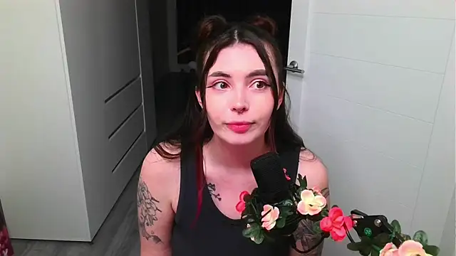 Snapshot of peachyness chatting on May 1, 2026, 7:51 pm peachyness online show from May 1, 2026, 7:51 pm