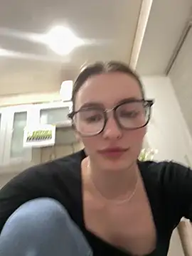 ZariaFlame online show from April 23, 2026, 10:45 pm