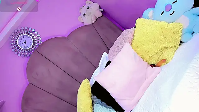 Snapshot of ShantyMillan chatting on March 9, 2026, 1:04 pm ShantyMillan online show from March 9, 2026, 1:04 pm