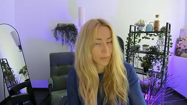 AstraMonroe online show from April 20, 2026, 7:11 am