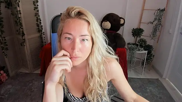 AstraMonroe online show from July 22, 2026, 10:07 am