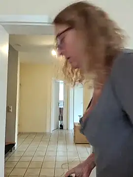 HotWifeLyn68 online show from March 13, 2026, 10:55 am