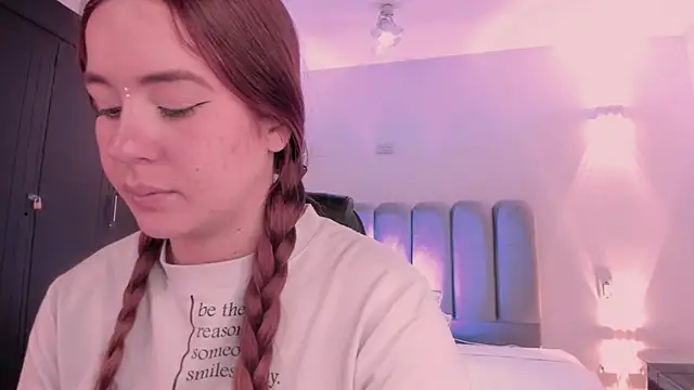 Snapshot of AlliceLover chatting on December 22, 2025, 11:51 am AlliceLover online show from December 22, 2025, 11:51 am