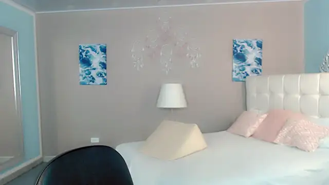 maddissonivanova online show from February 5, 2026, 6:56 pm