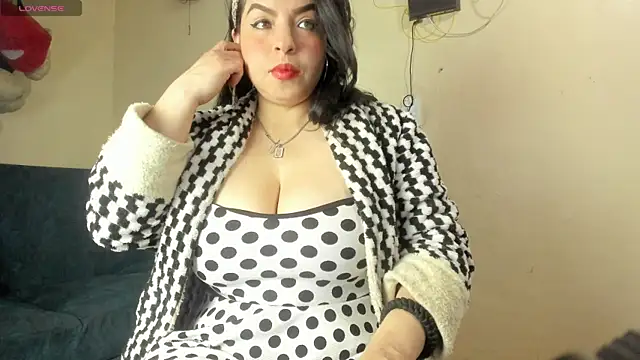 Snapshot of angela_suaza chatting on October 15, 2025, 2:01 am angela suaza online show from October 15, 2025, 2:01 am