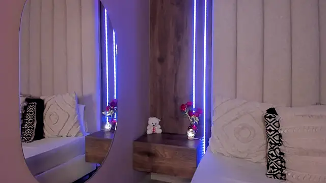 LucySalvatore  online show from April 5, 2026, 12:30 am