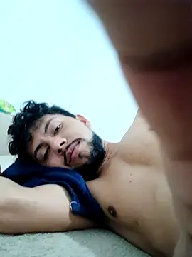 ArturrAlvs online show from April 7, 2026, 5:08 am