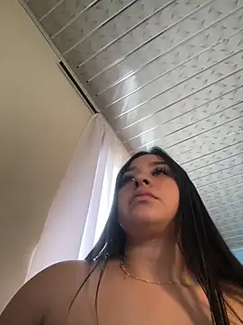 BELLAALEJA online show from November 11, 2025, 7:14 pm