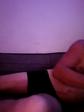 Snapshot of Makis09 chatting on October 12, 2025, 5:34 pm Makis09 online show from October 12, 2025, 5:34 pm