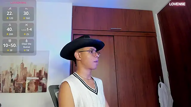 Snapshot of tristan_gold chatting on October 6, 2025, 10:45 am tristan gold online show from October 6, 2025, 10:45 am