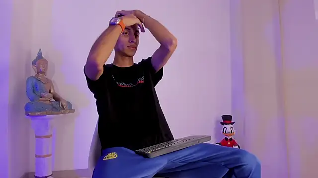 Snapshot of CamiiloRivera chatting on September 19, 2025, 11:11 am CamiiloRivera online show from September 19, 2025, 11:11 am