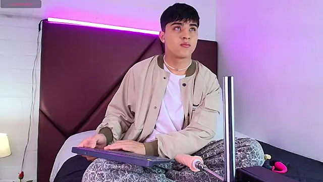 Lucass love online show from September 13, 2025, 1:44 pm