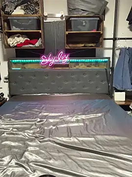 Shy Ivy online show from October 17, 2025, 9:06 pm