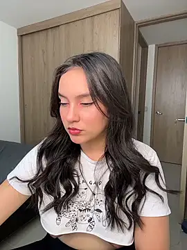 Snapshot of lunatorch chatting on May 19, 2026, 4:24 pm lunatorch online show from May 19, 2026, 4:24 pm