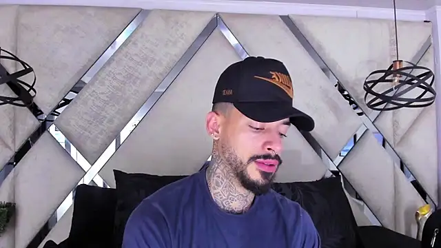 VinzenzRizzo online show from November 8, 2025, 4:01 am