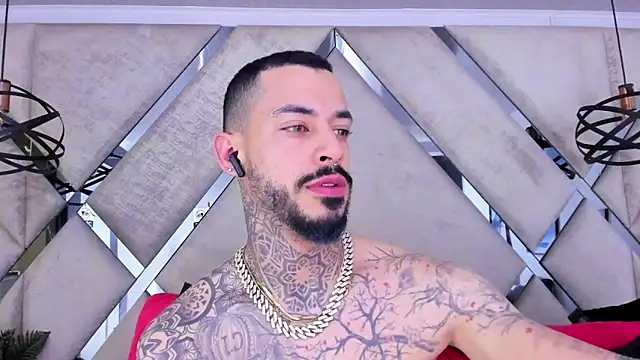 VinzenzRizzo online show from February 5, 2026, 4:28 am