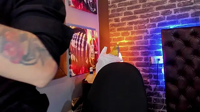 VinzenzRizzo online show from February 19, 2026, 4:19 am