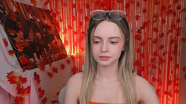 JuliaBrewwer online show from October 11, 2025, 12:47 pm