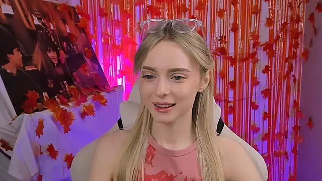 JuliaBrewwer online show from November 21, 2025, 11:42 am