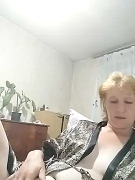 Snapshot of Flower2931 chatting on June 30, 2026, 7:48 pm Flower2931 online show from June 30, 2026, 7:48 pm
