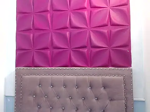 LyaCooper online show from September 10, 2025, 2:39 pm