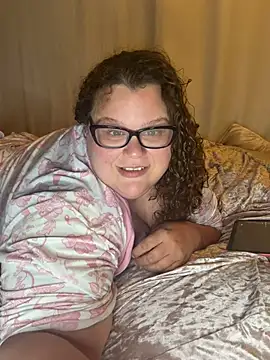 Snapshot of Fatpussybigass chatting on July 8, 2026, 2:27 am Fatpussybigass online show from July 8, 2026, 2:27 am
