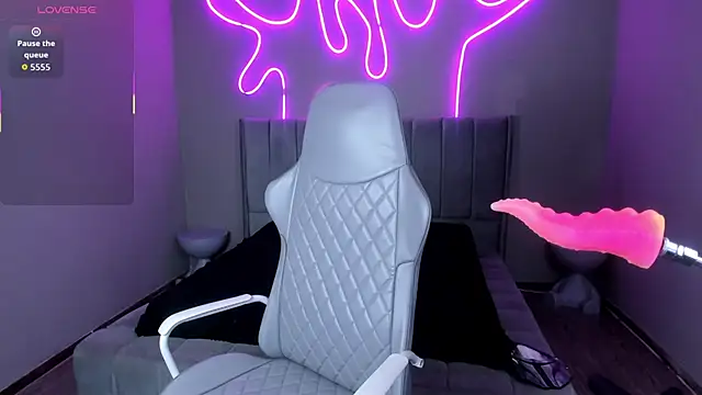 Sabrina bloom online show from September 13, 2025, 1:11 pm