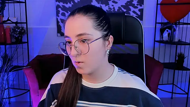 VirtuallVoyant online show from September 25, 2025, 4:38 am