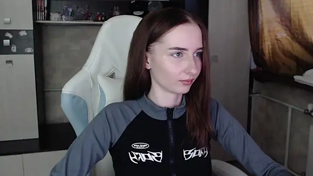 Cutti Crystal online show from November 4, 2025, 3:05 am