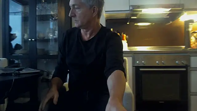 Swegay12-Exhi online show from January 6, 2026, 11:36 am