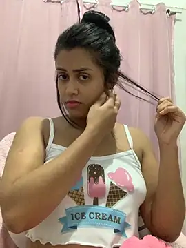 afroditii online show from November 18, 2025, 12:27 am