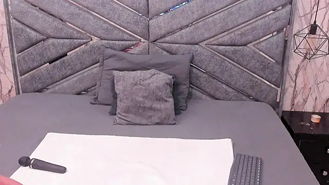Snapshot of SASHA_BROWNIE__ chatting on April 6, 2026, 7:48 pm SASHA BROWNIE online show from April 6, 2026, 7:48 pm