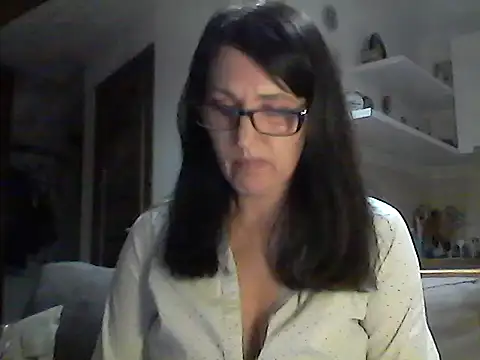 Snapshot of Elena48324 chatting on May 15, 2026, 6:15 pm Elena48324 online show from May 15, 2026, 6:15 pm