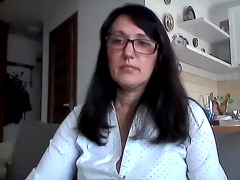 Snapshot of Elena48324 chatting on May 19, 2026, 11:16 am Elena48324 online show from May 19, 2026, 11:16 am