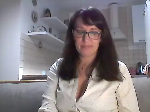 Snapshot of Elena48324 chatting on May 21, 2026, 5:42 pm Elena48324 online show from May 21, 2026, 5:42 pm