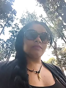 Snapshot of Yaya_watson chatting on April 21, 2026, 6:01 pm Yaya watson online show from April 21, 2026, 6:01 pm
