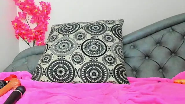 Dafne Mel online show from September 13, 2025, 1:55 pm