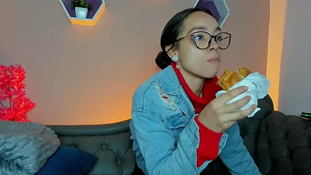 Dafne Mel online show from October 4, 2025, 2:04 pm