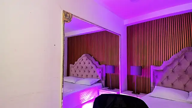 Starbutterflyy  online show from November 12, 2025, 4:02 am