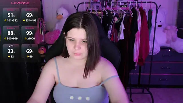 AmyVibess online show from April 6, 2026, 8:10 pm