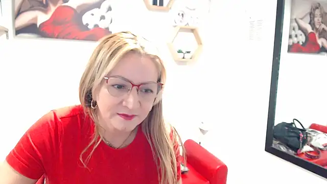 DIVAX MONSERRAT online show from February 16, 2026, 10:39 pm