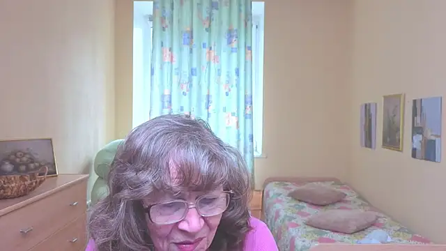 Snapshot of Betty_Brick chatting on April 9, 2026, 12:10 pm Betty Brick online show from April 9, 2026, 12:10 pm