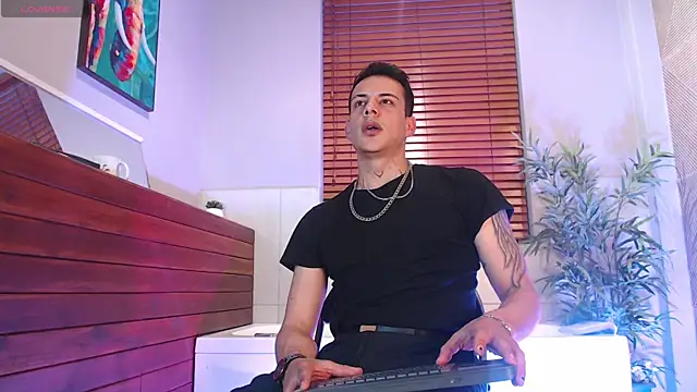 Dustin Sonne online show from November 17, 2025, 3:34 am