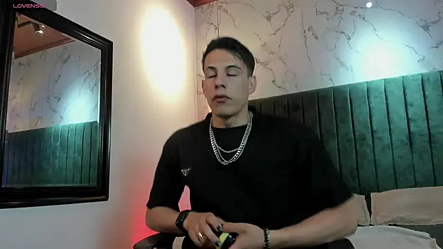 Snapshot of Dustin_Sonne chatting on June 20, 2026, 3:31 am Dustin Sonne online show from June 20, 2026, 3:31 am