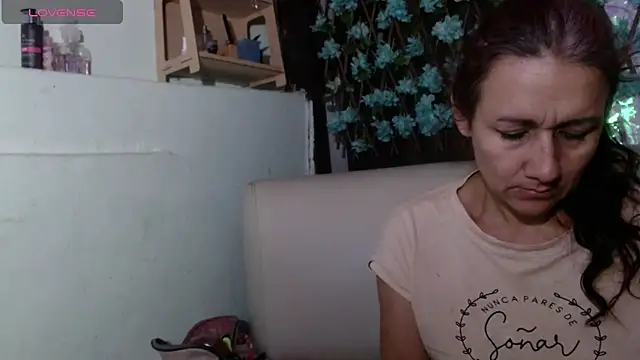 Snapshot of darling_hott chatting on July 24, 2026, 8:34 am darling hott online show from July 24, 2026, 8:34 am