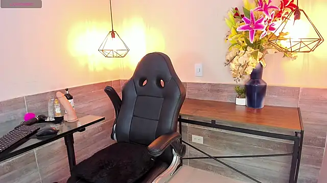 LussieWillow online show from September 29, 2025, 11:59 am