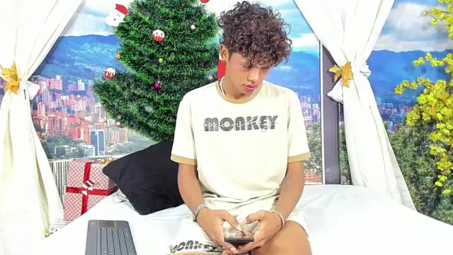 MilthonDelis online show from November 18, 2025, 3:23 am