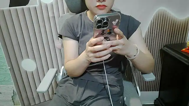 Snapshot of Emachiii chatting on September 21, 2025, 12:51 pm Emachiii online show from September 21, 2025, 12:51 pm