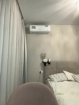 Ashley Roys online show from February 22, 2026, 3:43 pm