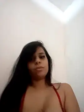 Snapshot of Carolzinha150 chatting on June 23, 2026, 1:53 pm Carolzinha150 online show from June 23, 2026, 1:53 pm